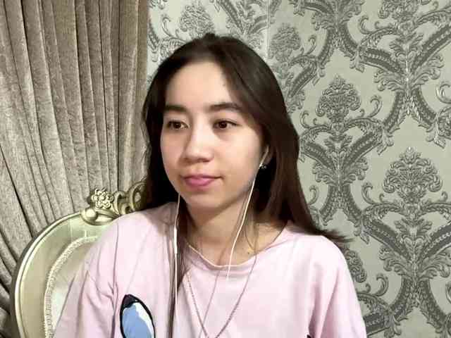 ClaudiaChouinard webcam