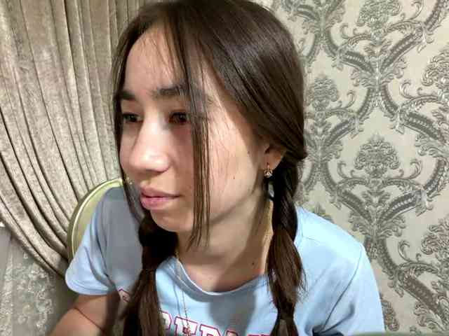 ClaudiaChouinard webcam
