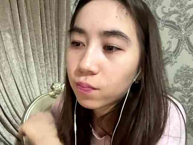 ClaudiaChouinard webcam
