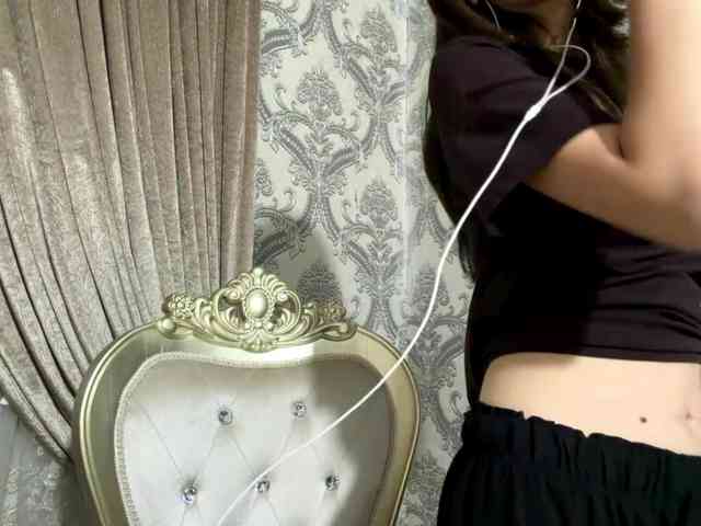 ClaudiaChouinard webcam