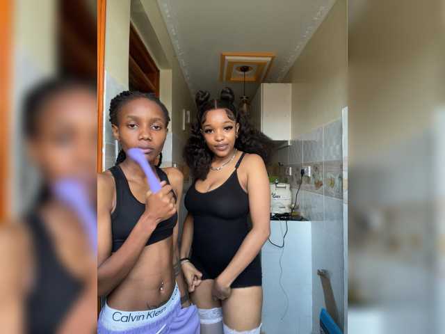 Yourdolls live cam on BongaCams