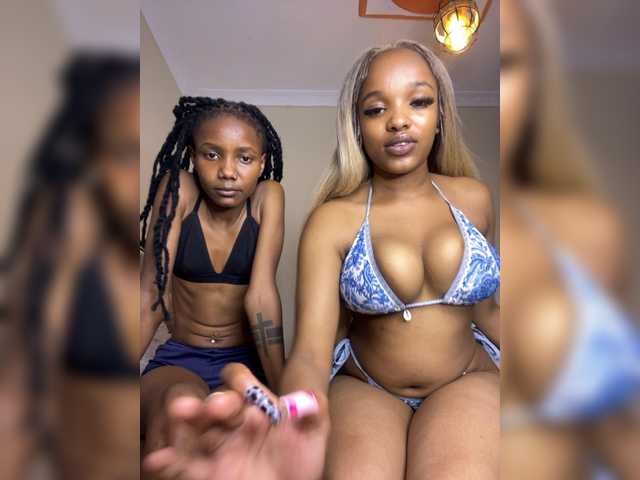 Yourdolls live cam on BongaCams