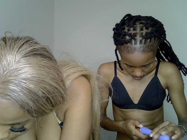 Yourdolls live cam on BongaCams