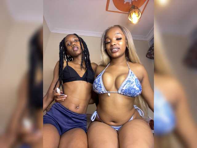 Yourdolls live cam on BongaCams