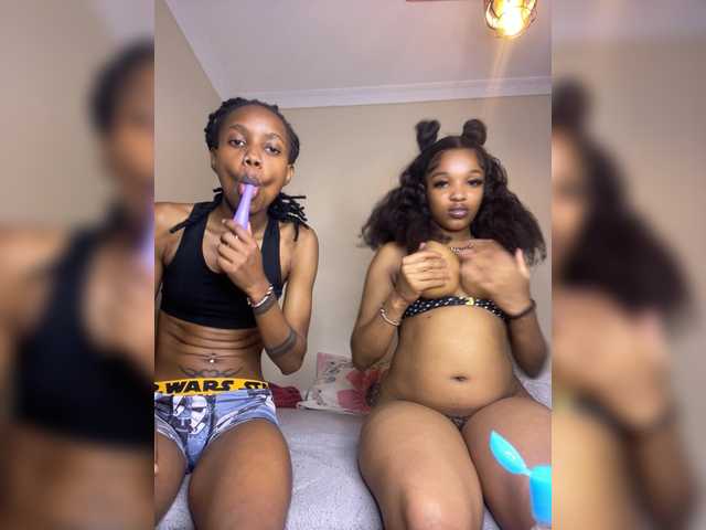 Yourdolls live cam on BongaCams