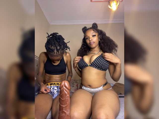Yourdolls live cam on BongaCams