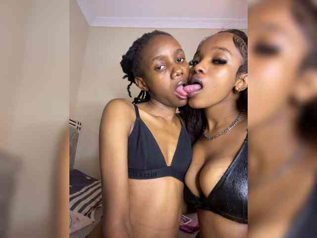 Yourdolls Live Webcam on BongaCams