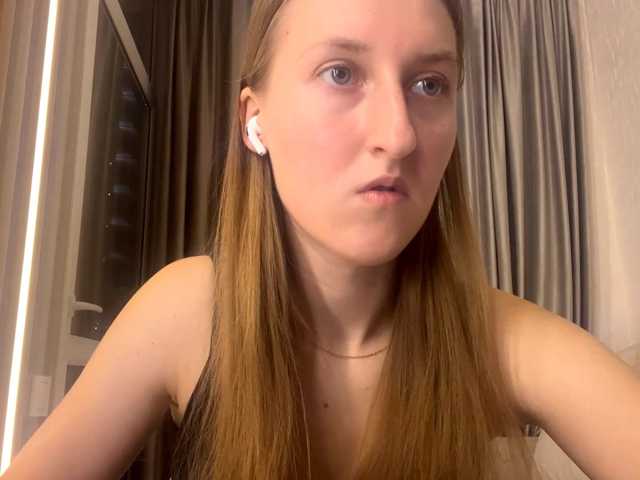 DionneCrum live cam on BongaCams