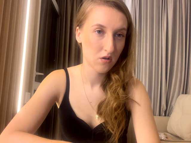 DionneCrum live cam on BongaCams