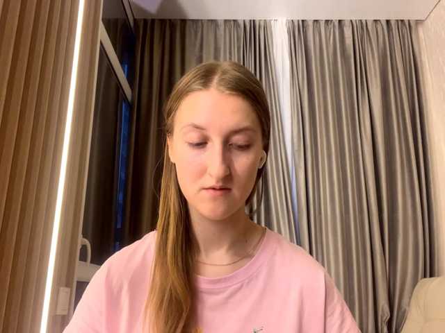 DionneCrum live cam on BongaCams