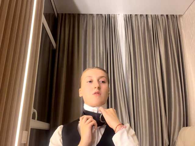 DionneCrum live cam on BongaCams