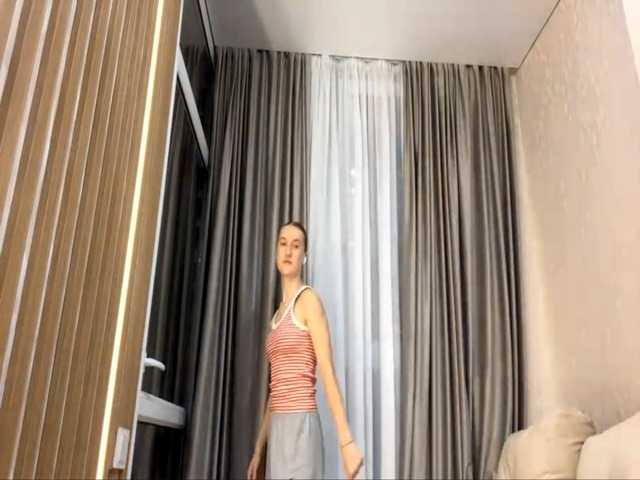 DionneCrum live cam on BongaCams