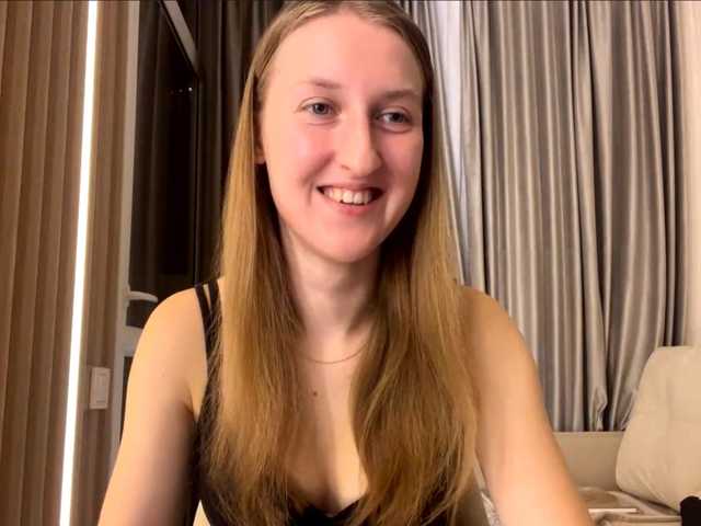 DionneCrum live cam on BongaCams