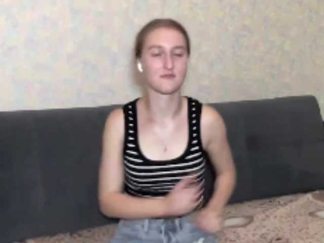 DionneCrum live cam on BongaCams