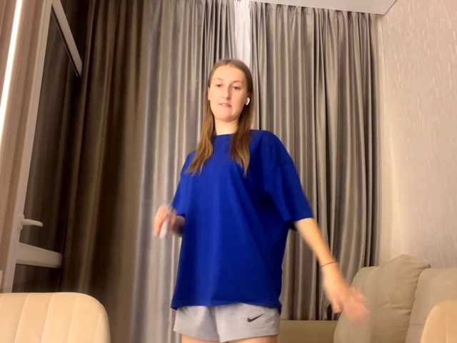 DionneCrum live cam on BongaCams
