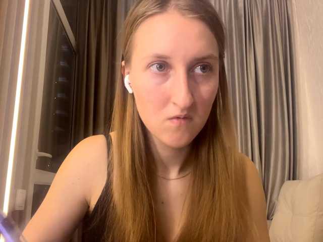DionneCrum live cam on BongaCams