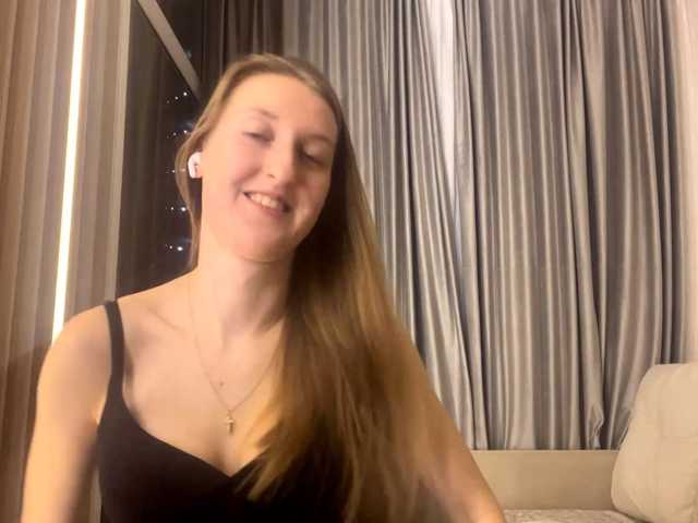 DionneCrum live cam on BongaCams