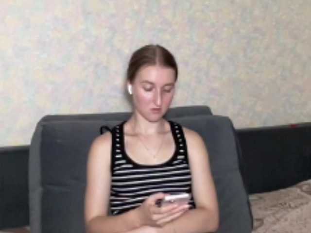 DionneCrum live cam on BongaCams
