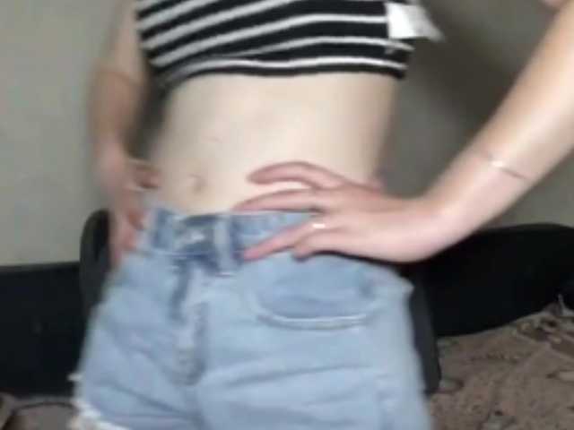 DionneCrum live cam on BongaCams
