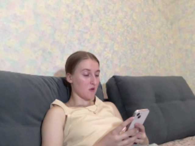 DionneCrum live cam on BongaCams