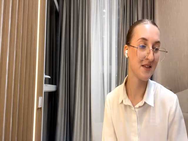 DionneCrum live cam on BongaCams