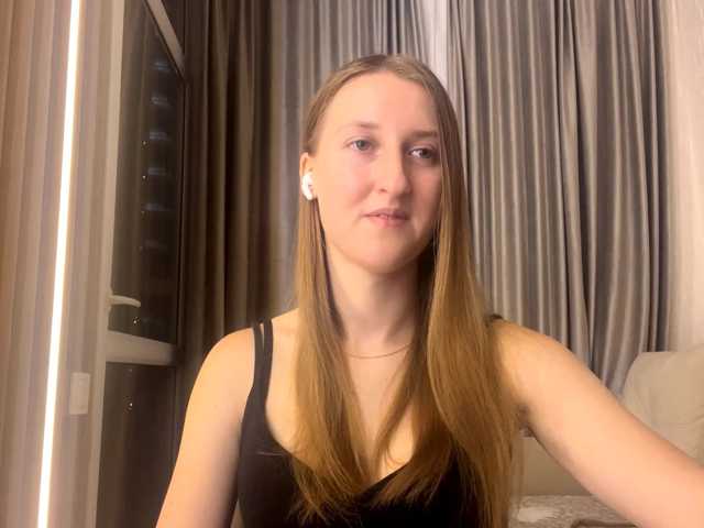 DionneCrum live cam on BongaCams