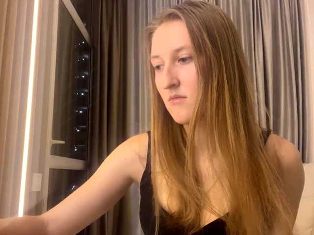 DionneCrum live cam on BongaCams