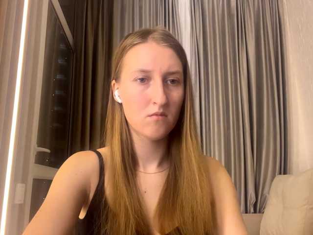 DionneCrum live cam on BongaCams