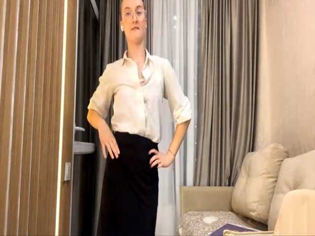 DionneCrum live cam on BongaCams