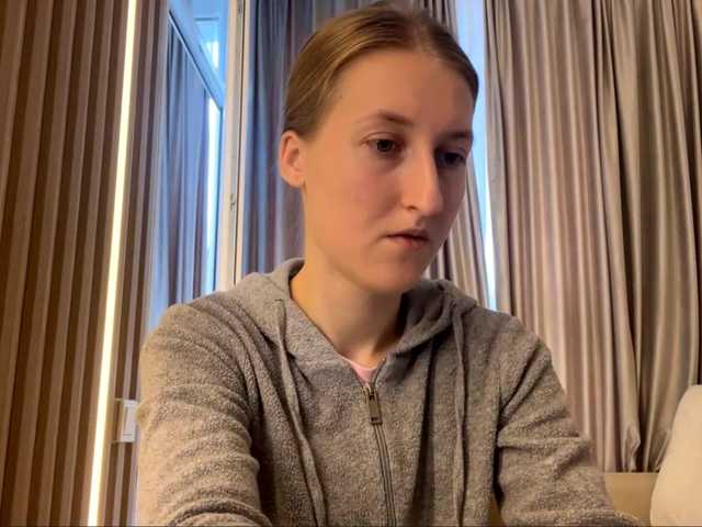 DionneCrum live cam on BongaCams
