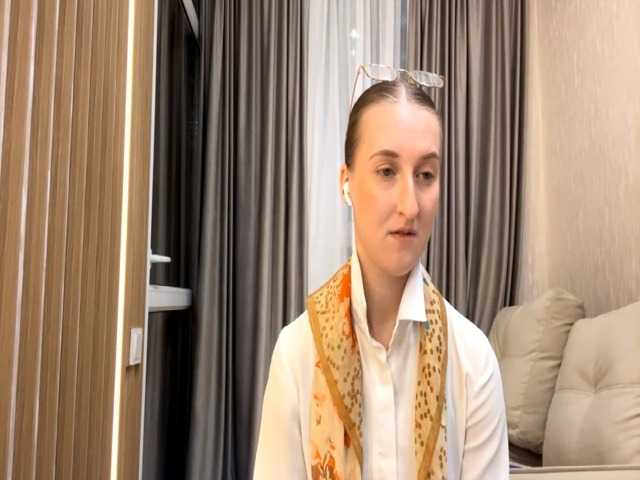 DionneCrum live cam on BongaCams