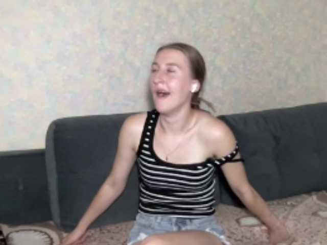DionneCrum live cam on BongaCams