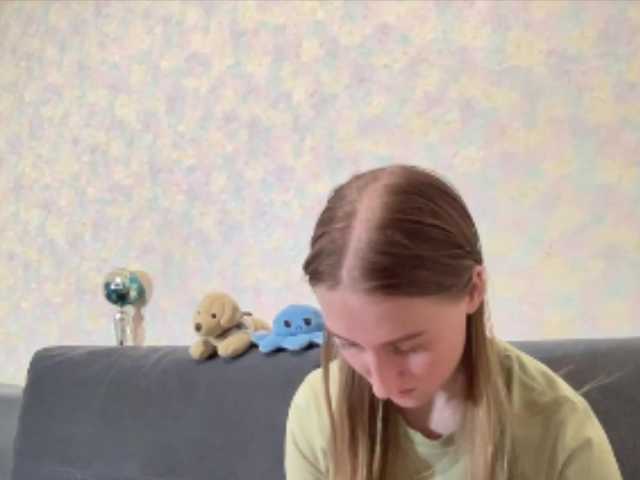 DionneCrum live cam