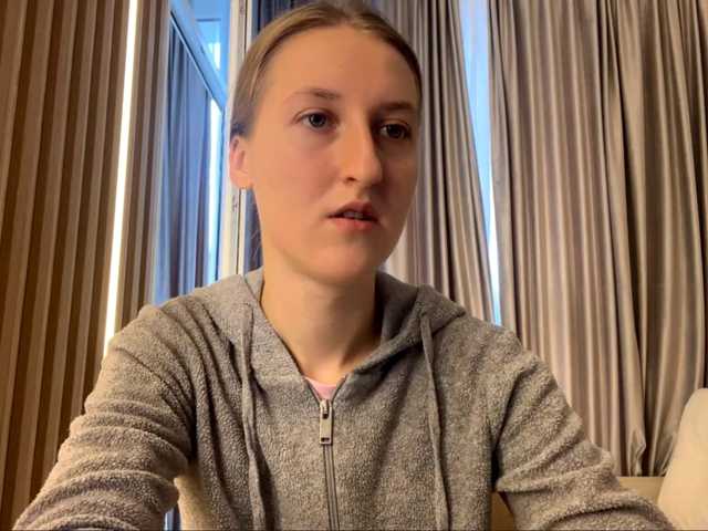 DionneCrum live cam on BongaCams