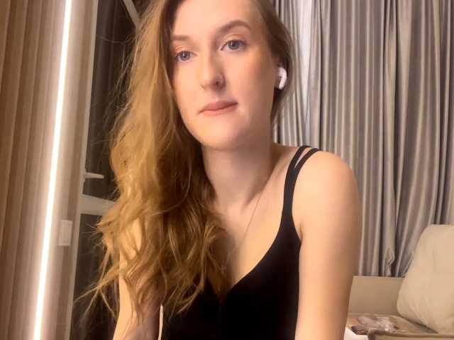 DionneCrum live cam on BongaCams