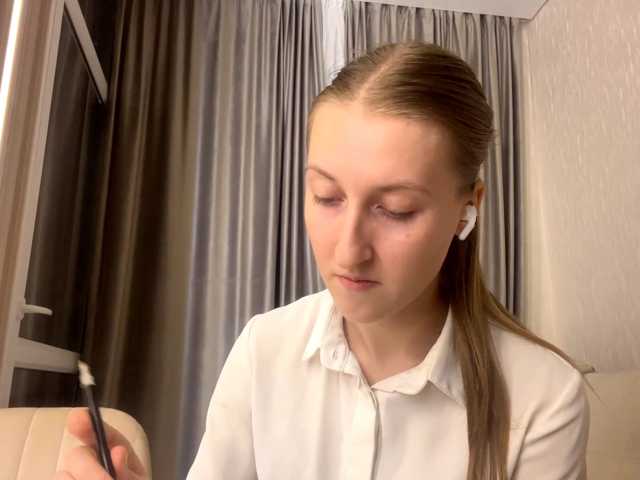 DionneCrum live cam on BongaCams