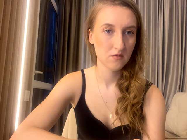 DionneCrum live cam on BongaCams