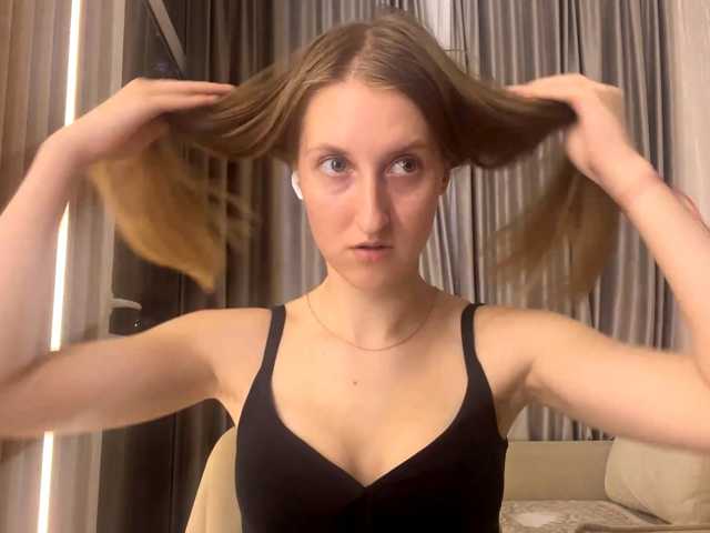 DionneCrum live cam on BongaCams
