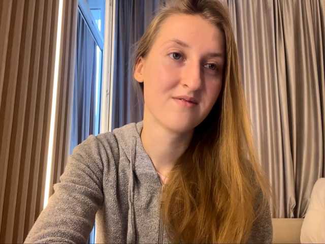 DionneCrum live cam on BongaCams