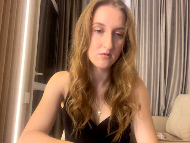 DionneCrum live cam