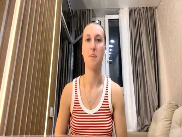 DionneCrum live cam on BongaCams