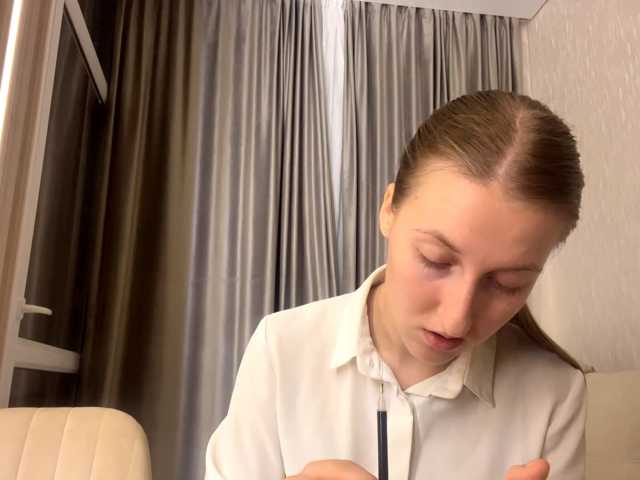 DionneCrum live cam on BongaCams