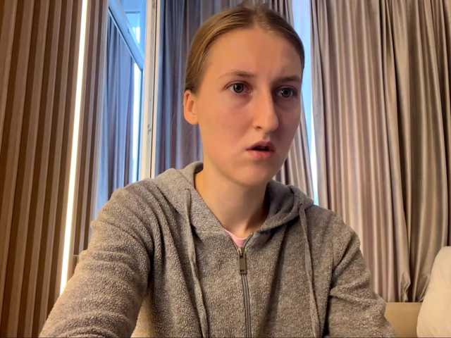 DionneCrum live cam on BongaCams