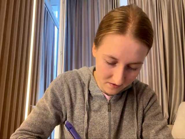 DionneCrum live cam on BongaCams