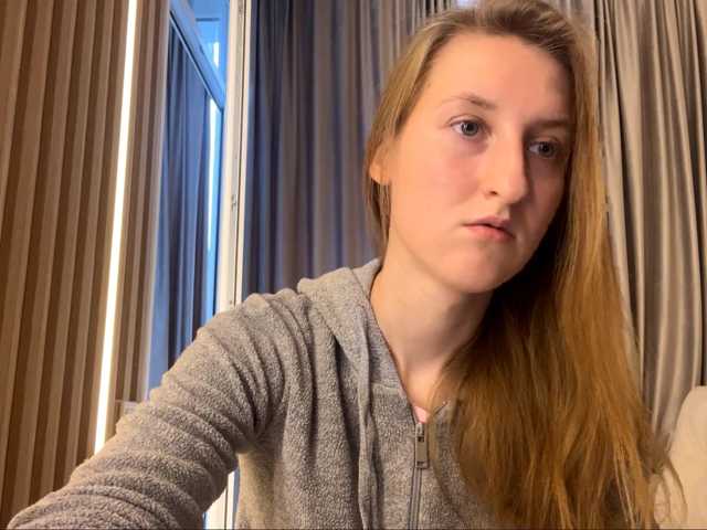 DionneCrum live cam on BongaCams