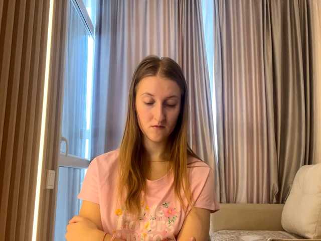 DionneCrum live cam on BongaCams