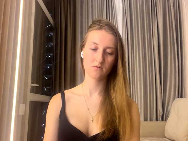 DionneCrum live cam on BongaCams