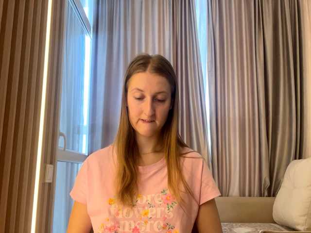 DionneCrum live cam on BongaCams