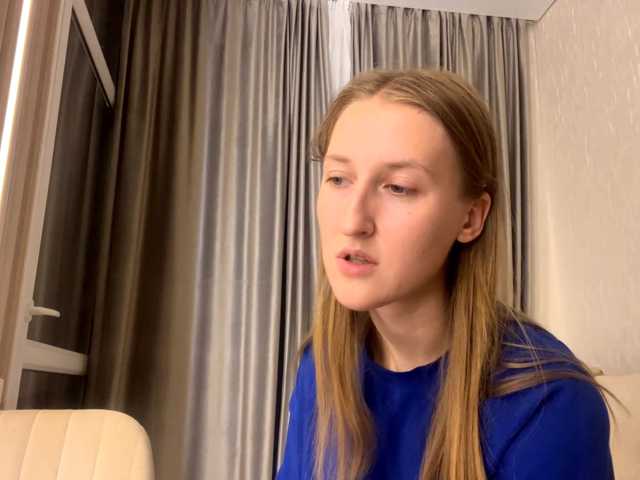 DionneCrum live cam on BongaCams