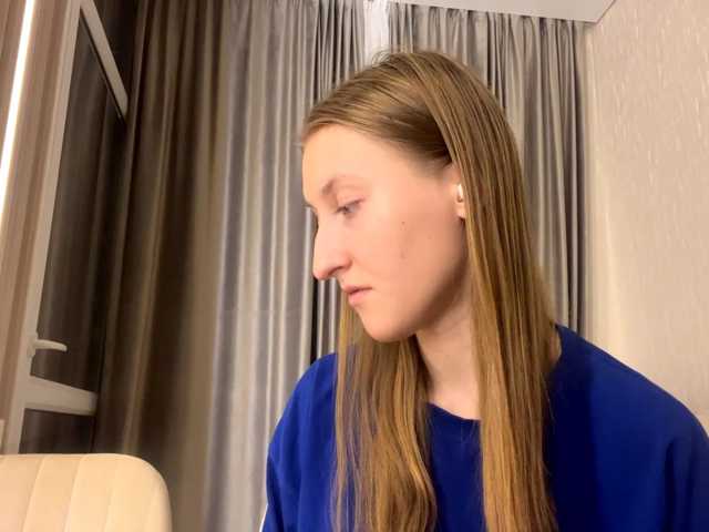 DionneCrum live cam on BongaCams